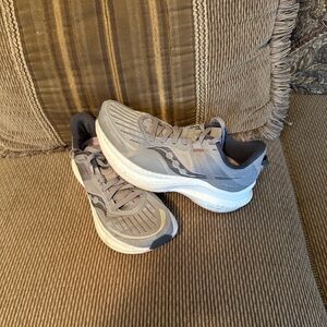 Saucony  Tempus Gray and Pink Athletic Sneakers Sz7